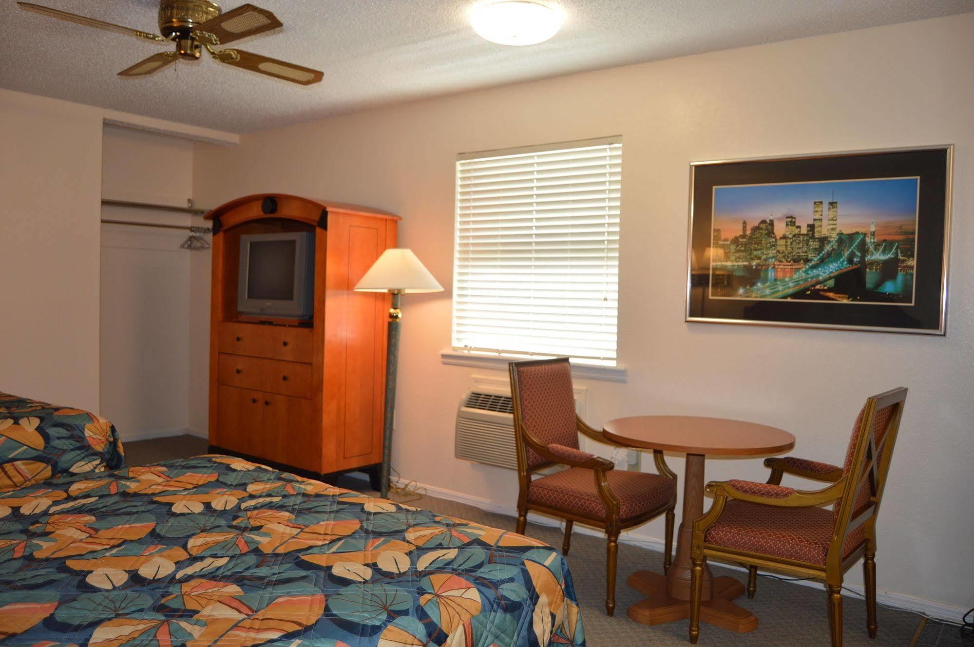 Travelers Inn Wilburton Bagian luar foto